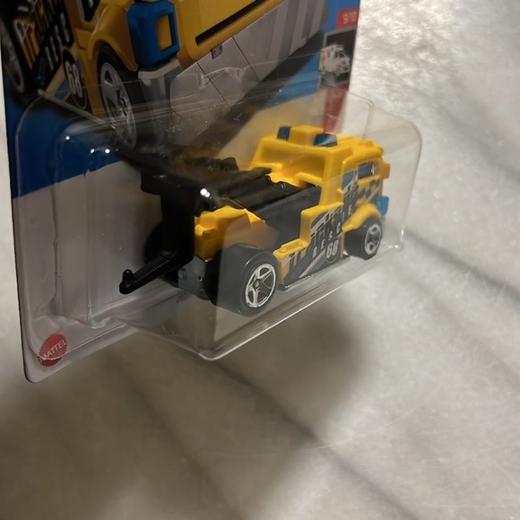 Hotwheels - Heavy Hitcher - Picture 3 of 5